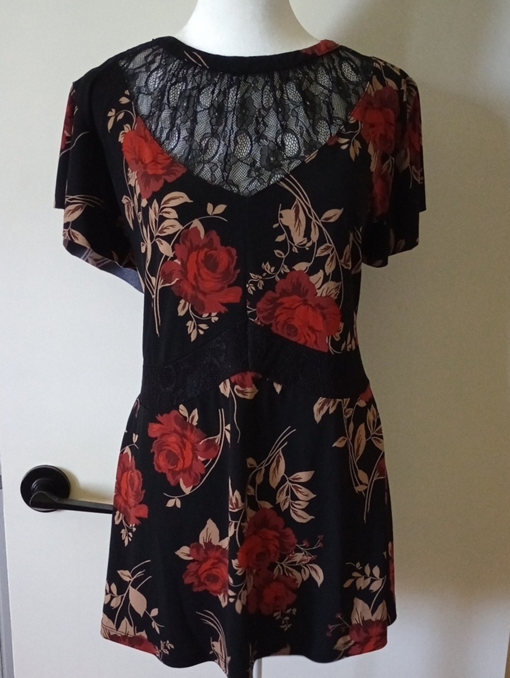 Torrid Black and Red Floral Blouse with Lace Detailing Size 2X